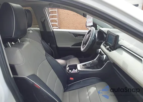 2021 Toyota Rav4 Xle z USA, uszkodzony, nr VIN 2T3P1RFVXMW141100